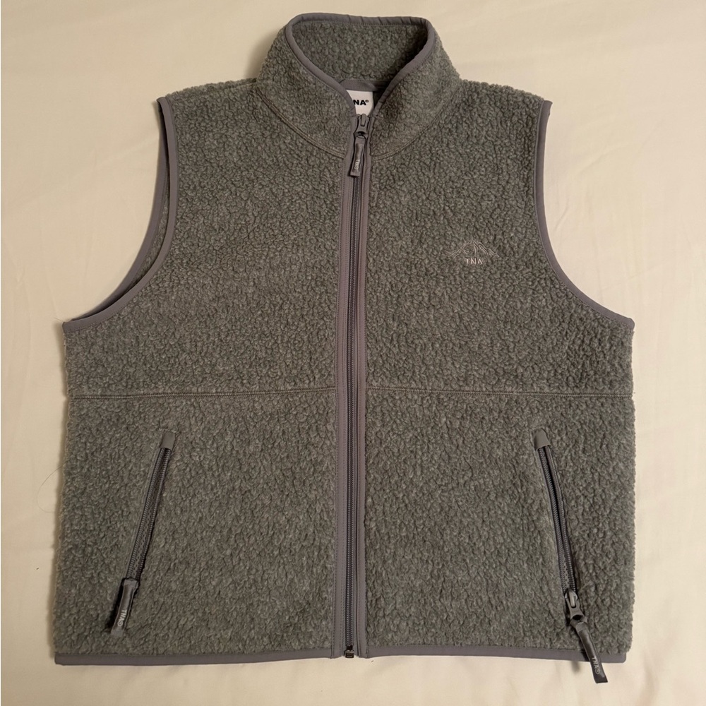 ARITZIA 
Polartec® Thermal Pro® Mockneck Hi-Hip Vest